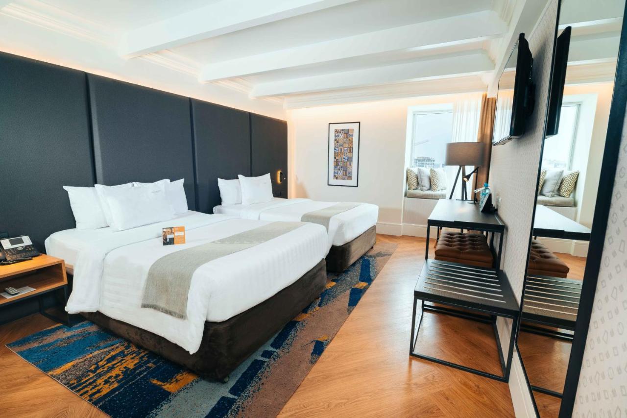 Quarto com 2 Camas de Solteiro
