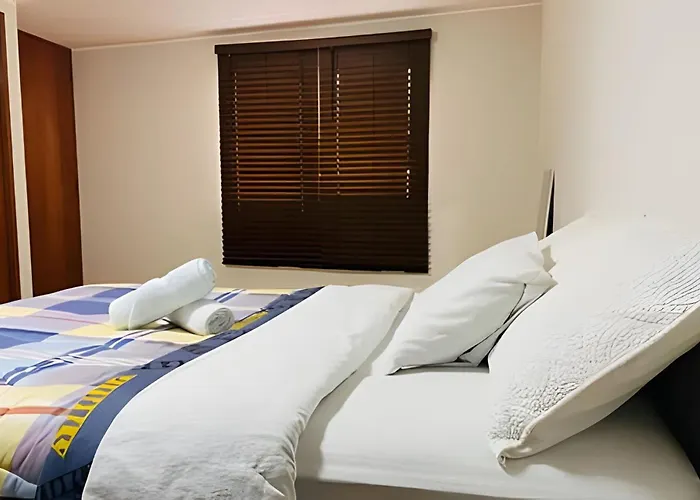 Habitación Acogedora con Baño Privado y Entrada Propia en Miraflores